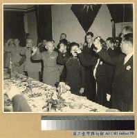 藏品(蔣主席與中外人士舉杯慶祝國慶)的圖片